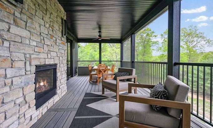 Nekoosa Casa | 6BR Sand Valley Lodge with Hot Tub Bar & Putting Green