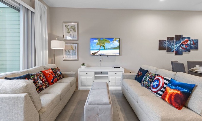 Crestwynd Bay Villa | 6BR Villa w/ Themed Rooms - Sleeps 14 - 10min to Disney - WiFi + Gym