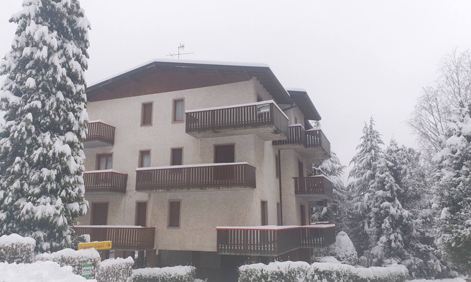 Cassina Valsassina Apartamento | 6guests-skiing-mountainviews-fireplace-freeparking