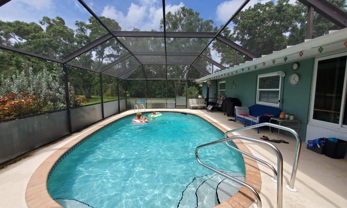 Englewood Casa | 6min to Beach. Saltwater Pool, Fits 8ppl. Plz Inquire about Milton discount.