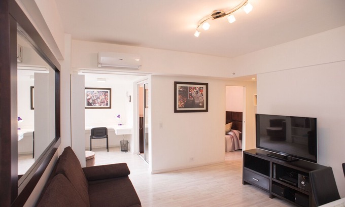 Congreso Apartamento | 6O - Gorgeous 6th Floor Downtown Apt.