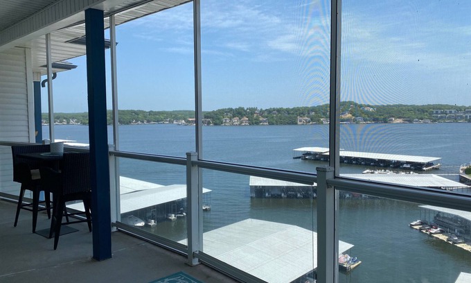 Lake Ozark Condominio | Beautiful 2-Bedroom, 6th Floor Condo located on Horseshoe Bend.