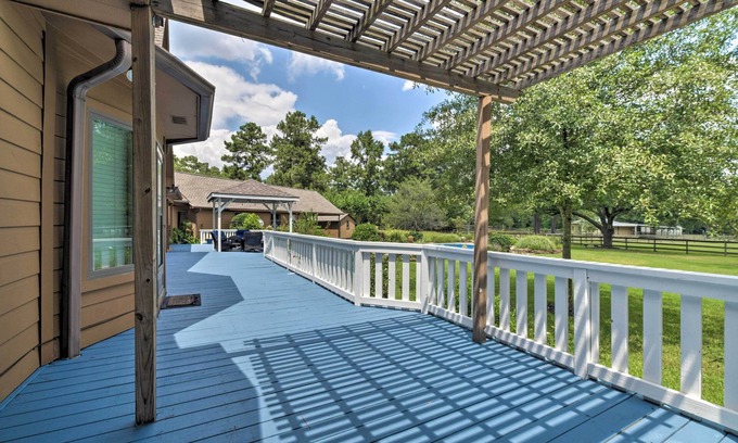 Decker Prairie Casa | ¡NUEVO! 7. 5-Acre Private Ranch Home w / Pool + Game Loft