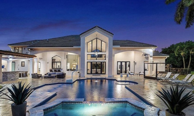 Survey Creek Casa | 7/9 Boca Estate Pool/Lake/Gym