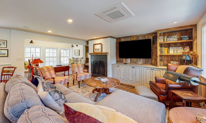 Wells Casa | 7-acre country hideaway with apple orchard & serene views - few miles to beaches