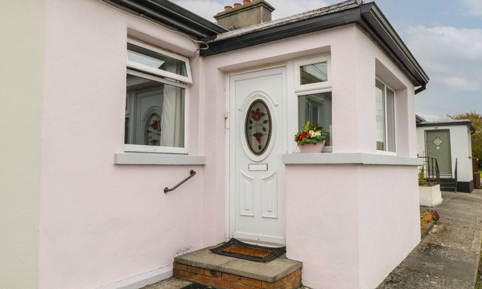 Foxford Casa | 7 AIKENHEAD TERRACE, pet friendly in Foxford, County Mayo