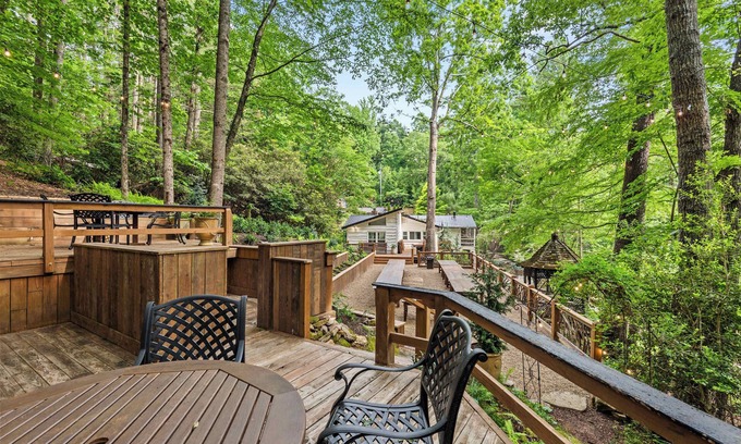 Hendersonville Casa | Waterfall Retreat 3 Homes Sleeps 20 Private Trails