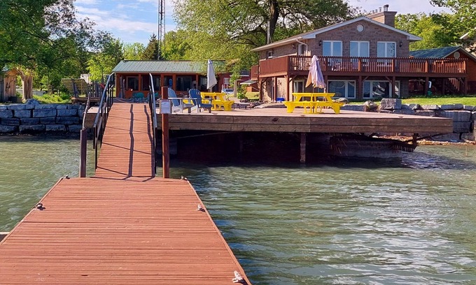Howe Island Cabina | ☆7 Bdrm. Waterfront HIDEOUT☆ 1000 Islands GETAWAY☆