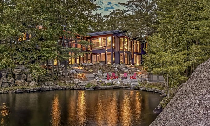 Torrance Cabaña | 7 bed - 8 bath cottage with luxury and privacy on Lake Muskoka