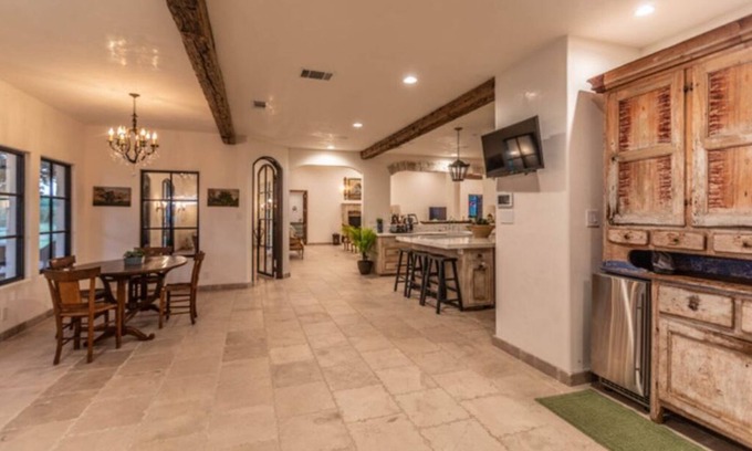 Hondo Casa | 7 bedroom/ 5 bathroom lodge for Bader Ranch Dove Hunts