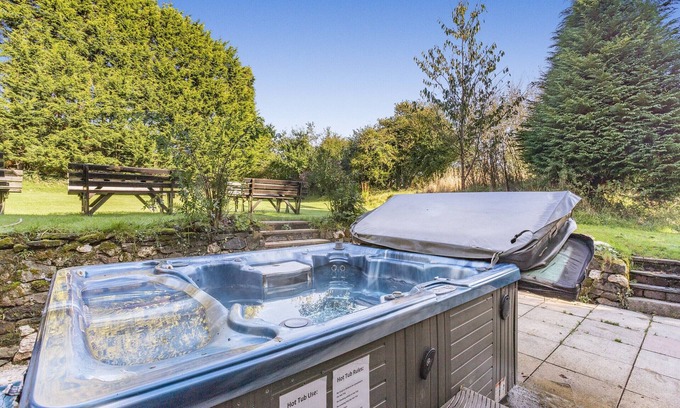 Saint Ann's Chapel Cabaña | 7 bedroom accommodation in Dunterton, near Tavistock