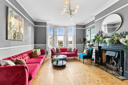 Robin Hood's Bay Casa | 7 Bedroom Abode of Robin Hoods Bay - Hot-tub - Pets