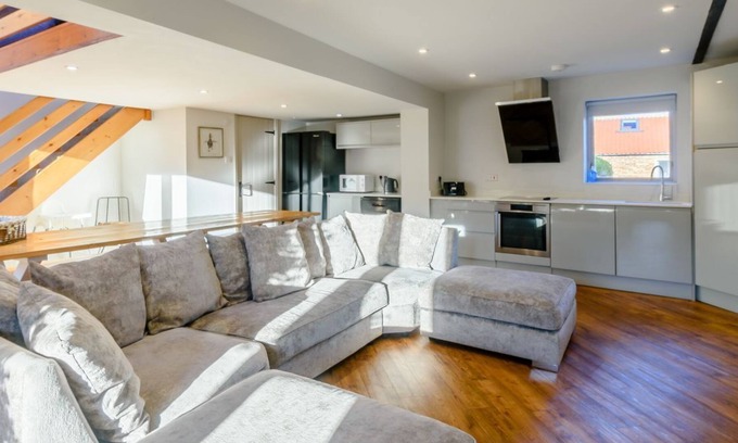 Cayton Cabaña | 7 bedroom accommodation in Killerby, near Cayton