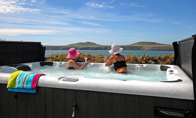 St Brides Cabaña | 7 bedroom accommodation in Rhosson, nr St. Davids