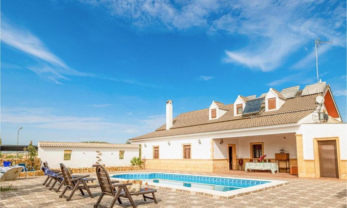 Lucena Casa | 7 Bedroom Awesome Home In Lucena