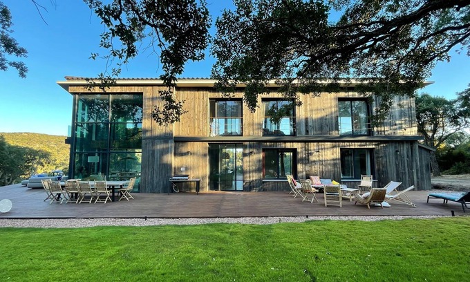 Pianotolli-Caldarello Casa | 7 Bedroom Private vacation home in Pianottoli-Caldarello
