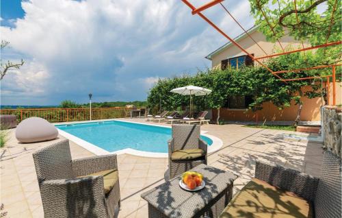 Presika Casa | 7 Bedroom Nice Home In Labin