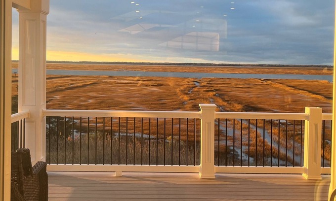 Sea Isle City Casa | 7 Bedroom - On the Bay in Sea Isle- walk to Acme, Beach, Park, and Shops