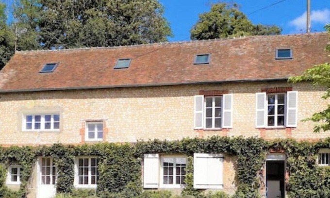 Tosny Casa | 7 bedroom private vacation home in les trois lacs