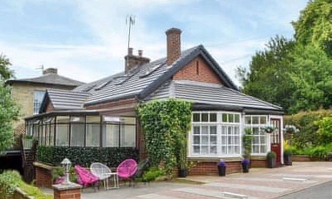 Morpeth Cabaña | 7 Bedroom rustic Cosy Cottage in the Heart of Morpeth, gateway to Northumberland