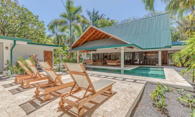 Playa Guiones Casa | Villa Sonita: Villa de 5 dormitorios con camino privado a Playa Guiones!