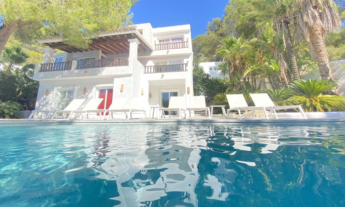 Sant Joan de Labritja Villa | 9 habitaciones, 8 baños - Una villa lujosa con piscina y la mejore vista al mar