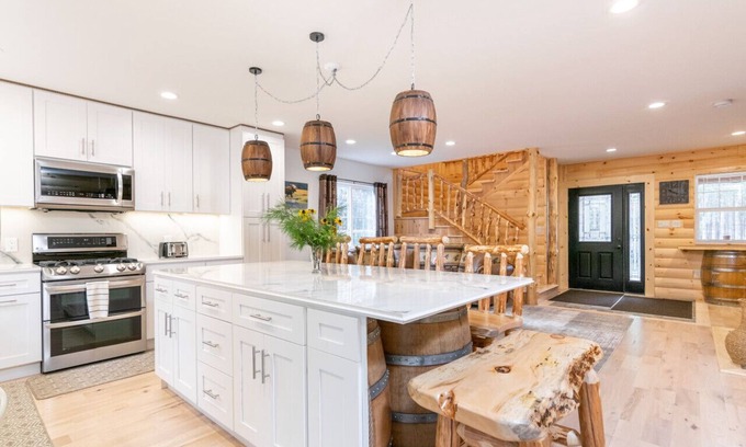 Friendship Casa | (#7) Brand New Castle Rock Lake 4 bedroom Lodge House