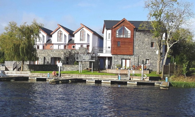 Ballyleague Condominio | 7 Puerto insignia en el río Shannon con vistas al río, al lago y al puerto.