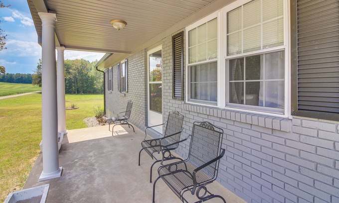 Glasgow Casa | 7 Mi to Barren River Lake: Quiet Getaway w/ Yard!
