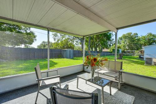 Tampa Casa | 7 Mi to Busch Gardens Tampa Gem with Yard!