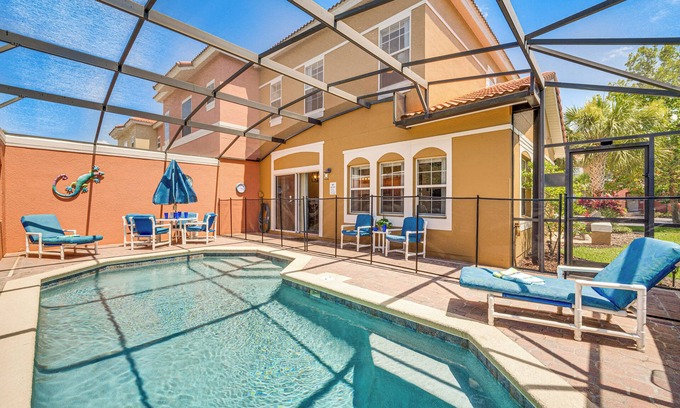 Lake Berkley Casa | 7 Mi to Disney: Kissimmee Poolside Paradise!