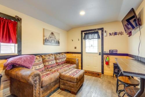 Sevierville Casa | 7 Mi to Dollywood Cozy Cabin with Patio and Grill!