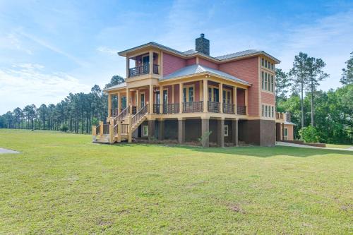 Irwinville Casa | 7 Mi to Downtown Fitzgerald Spacious Home with Deck