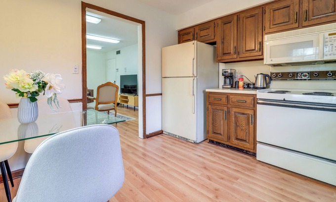 Bedford Apartamento | 7 Mi to Downtown Toledo & Riverfront: Cozy Apt!