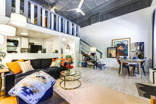 Cincinnati Apartamento | 7 Mi to Dtwn Charming Couples Cove in Cincinnati