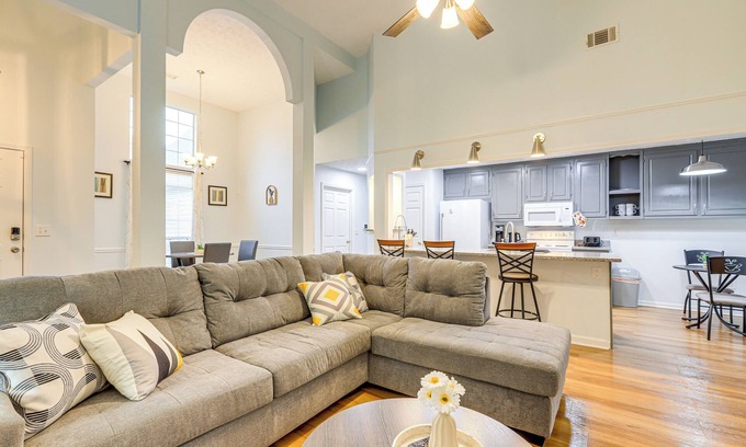 Covington Casa | 7 Mi to Dtwn Covington: Bright Home w/ Deck & Yard