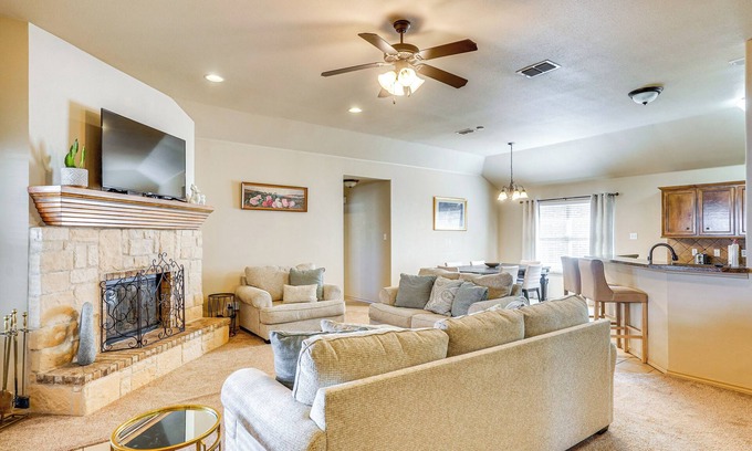 Lubbock Casa | 7 Mi to Dtwn: Family Home w/ Patio in Lubbock