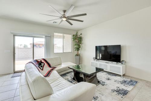 Phoenix Casa | 7 Mi to State Farm Stadium Peoria Home!