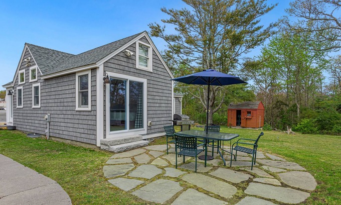 West Dennis Casa | 7 Min-Drive to Beach: Cozy Cottage & Yard