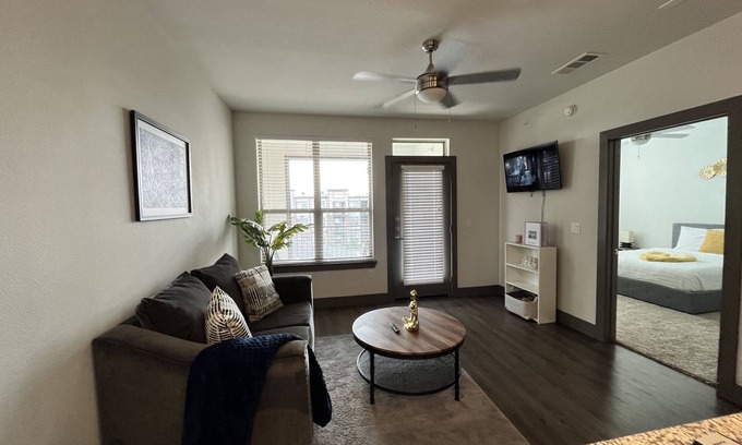 Aldine Apartamento | Your Chic Retreat Near Bush Airport with Free Parking