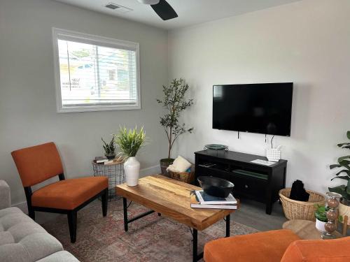East Durham Casa | 7 Min walk to Golden Belt - 4 Min Drive to Downtown - 7 to Duke