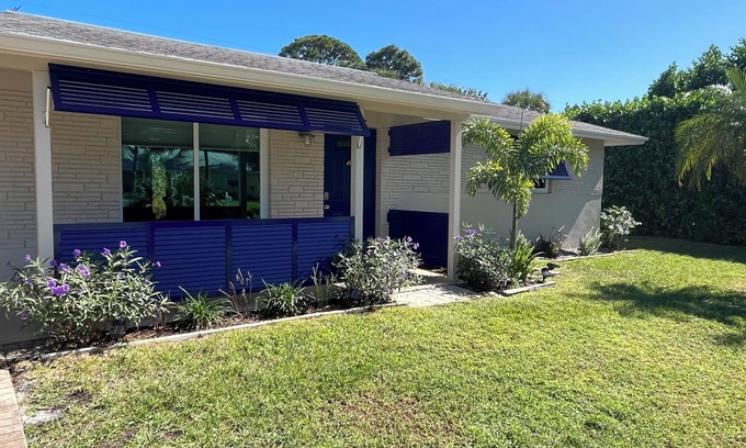 Tequesta Casa | Charming 2-bedroom house in delightful Jupiter with WiFi, AC