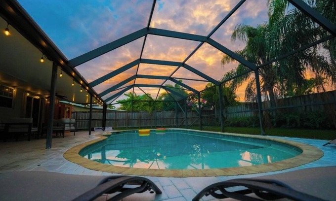 Coral Ridge Isles Casa | 7 mins to beach! Pool+Sauna+Outdoor games