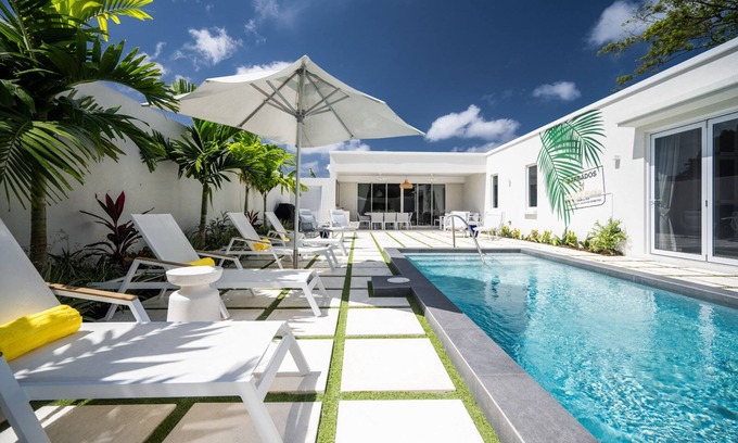 Porters Casa | 7 Minute walk to BEACH /Brand New Luxury Villa / Sleeps 10