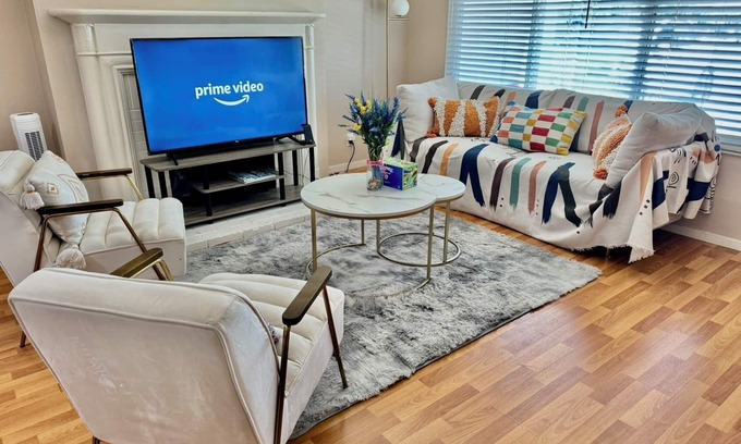 Shoreview Casa | 7 minutes away from SFO！Experience a freshly remodeled modern tranquil residence