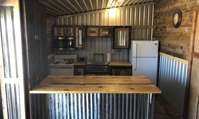 Dublin Cabina | 7 minutes from Stephenville. 2-2, Horse Barn, Turnouts, Practice Arena