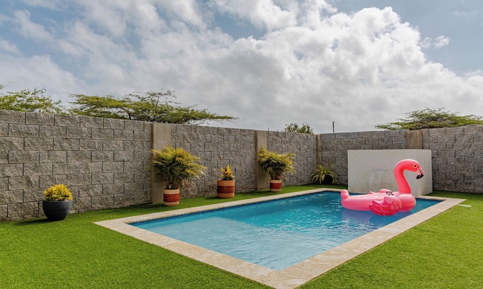 Paradera Casa | 7 minutes to Beautiful beaches, Newly Renovated Luxury Home