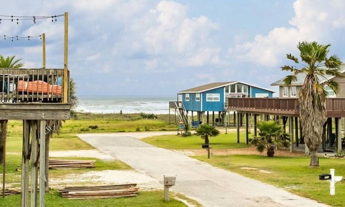 Surfside Beach Casa | 7 Palms Beach House Gated w/Grill Steps to Beach