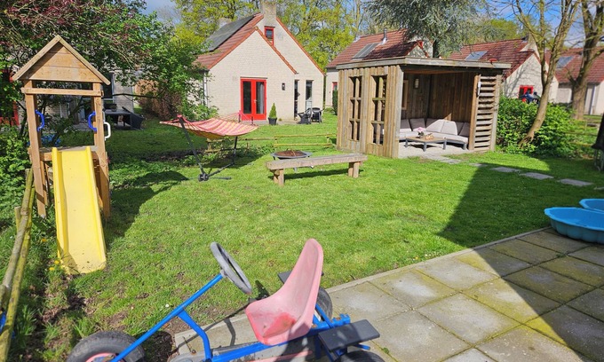 Ewijk Casa | 7 pers house -playground/room, fireplace, porch, close to lake & park facilities