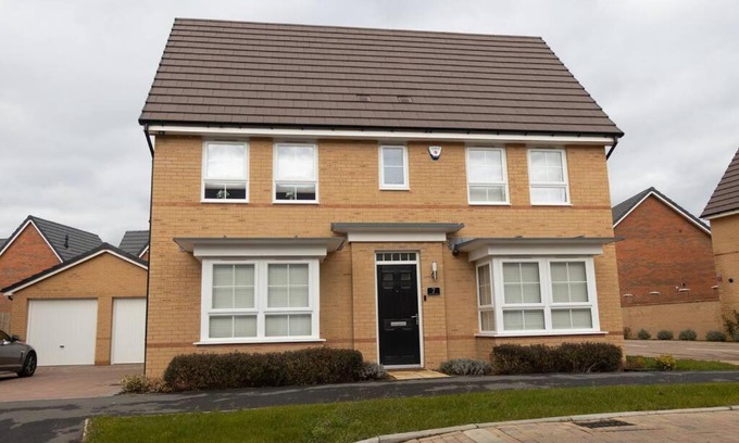 Milton Keynes Casa | 7 Swiftsure - 4 Bedroom Luxury and Spacious Home